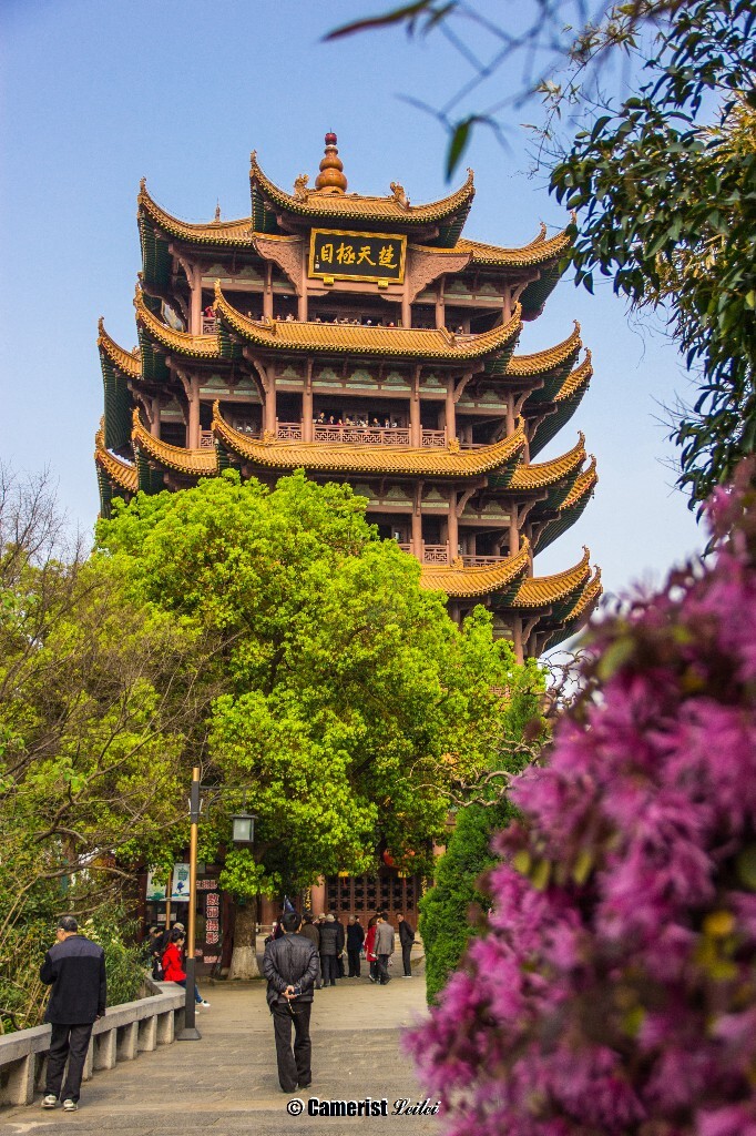 故人西辞“黄鹤楼”，烟花“三月”下扬州