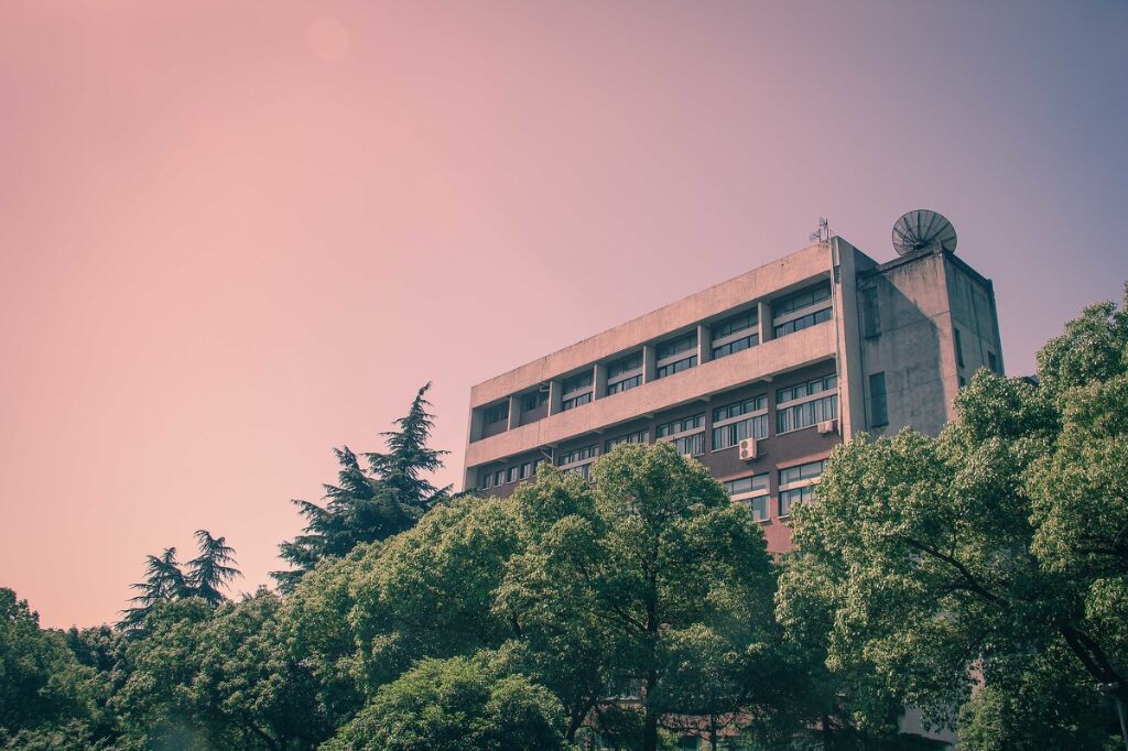 大学楼。