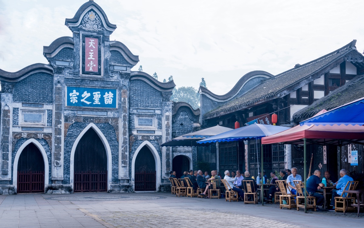 市俗与神圣天主教堂与川派茶座