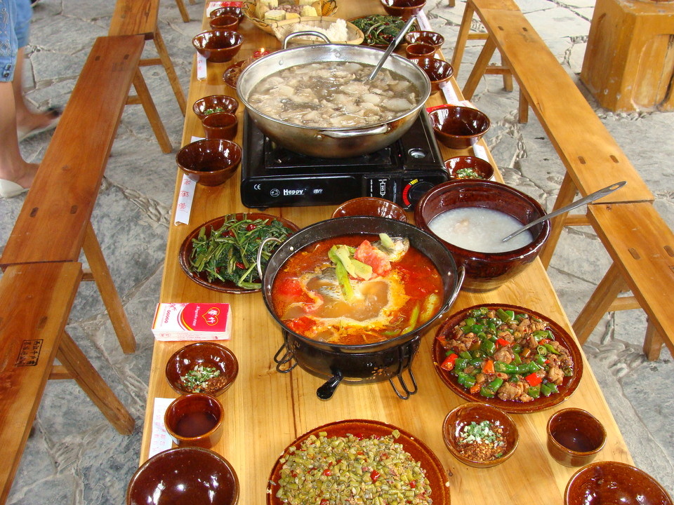 长桌宴 br /> 西江千户苗寨的长桌宴