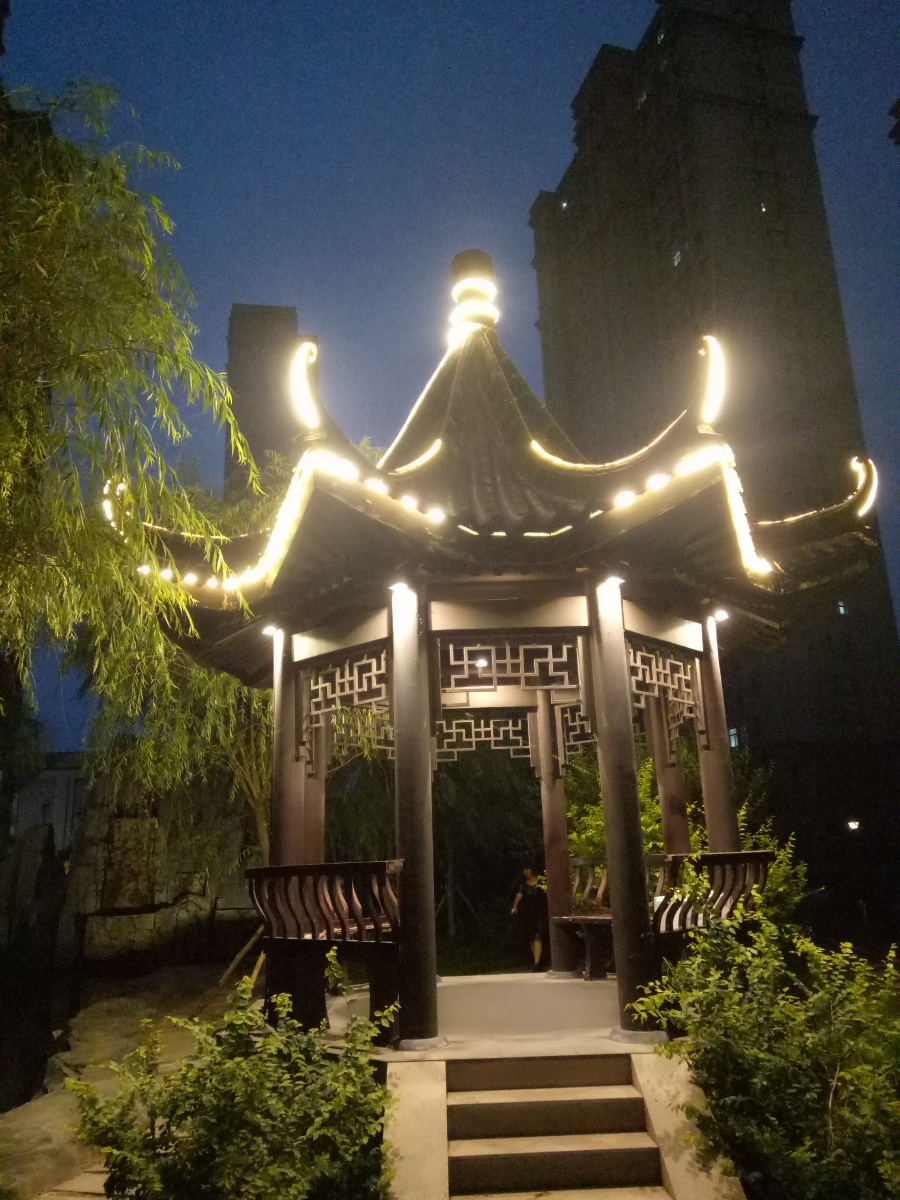 夜晚凉亭