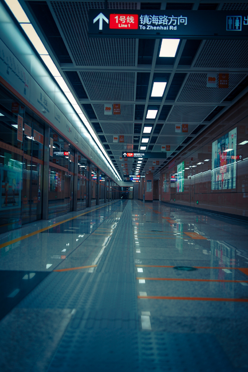 地铁暗蓝调