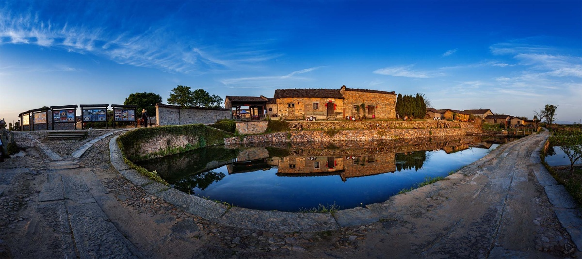 竹桥古村夕阳下