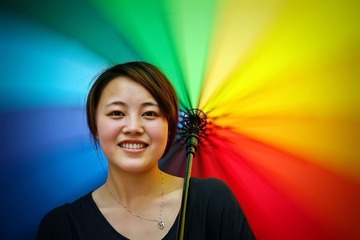 背靠彩虹