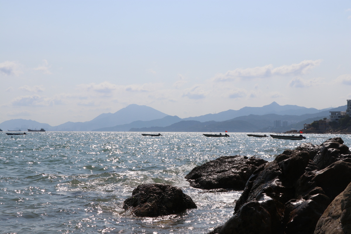 拍于深圳官湖村简单的沙滩天气很美海滩也很美