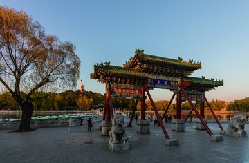 那团黑云是我吗  像我一样邪恶  所以天空不要我