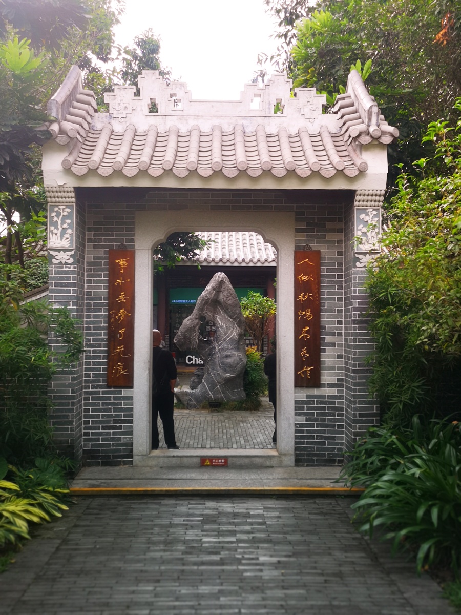 东坡园惠州西湖风景区里有一个院落叫东坡园里面有东坡雕像王朝云雕像