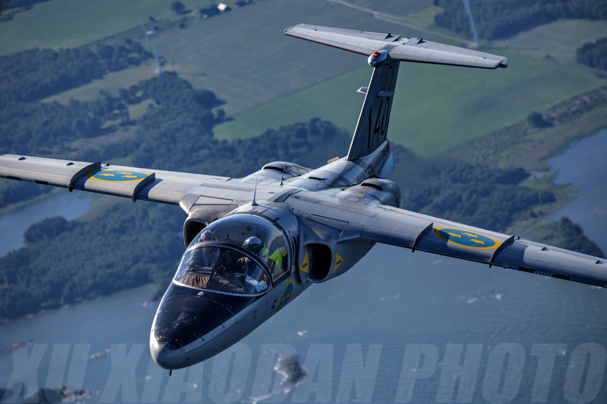 瑞典特罗尔海坦萨博公司的萨博105空对空拍摄a2a