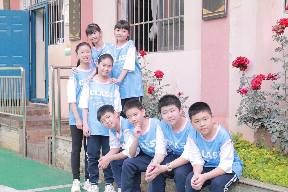 小学毕业照原片预告