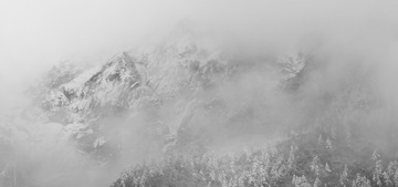 606079