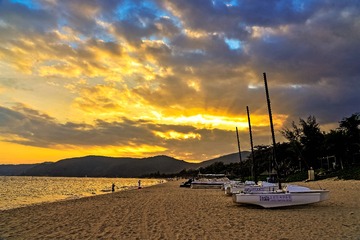 夕阳海滩