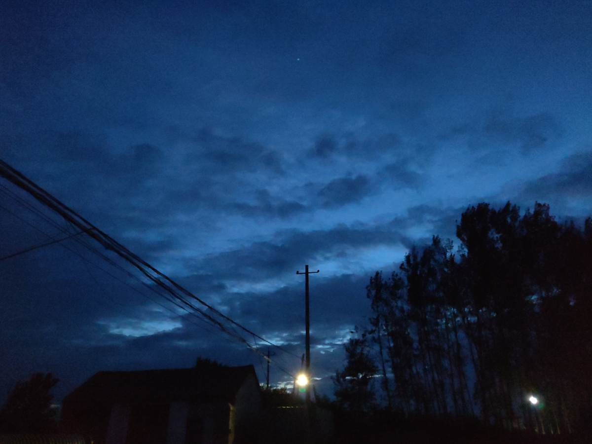 夏天凌晨4点的天空