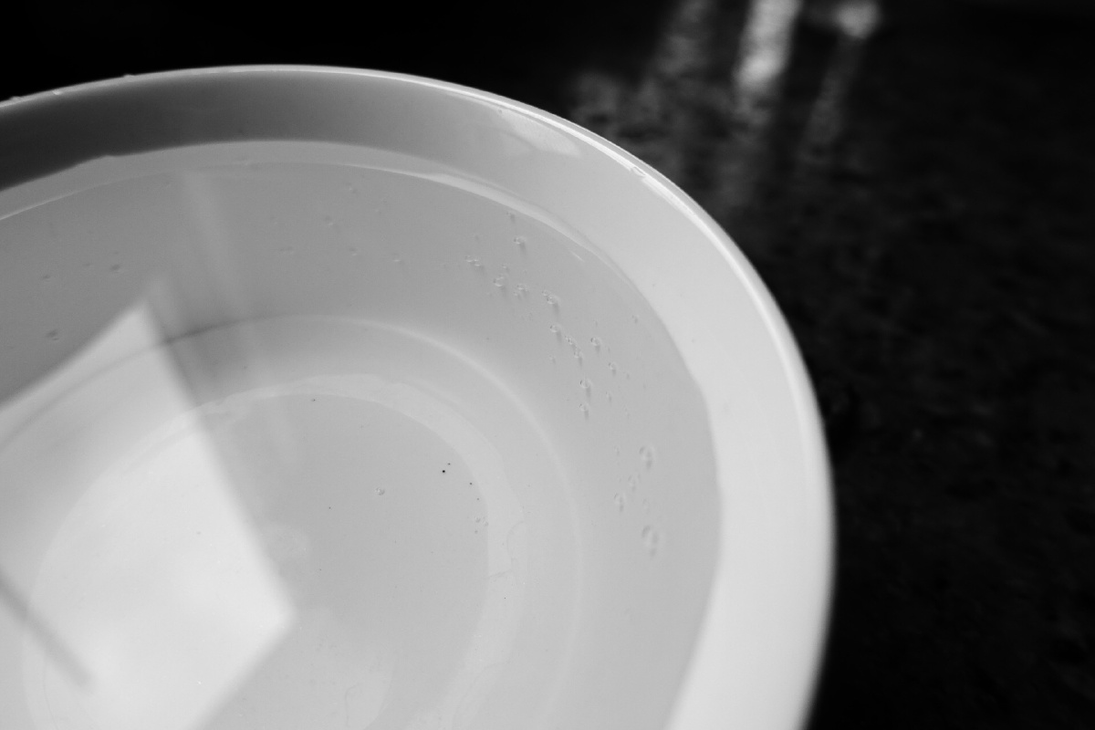 杯水世界 - 黑白, 极简主义, 生活 - 张大伟 - 图虫