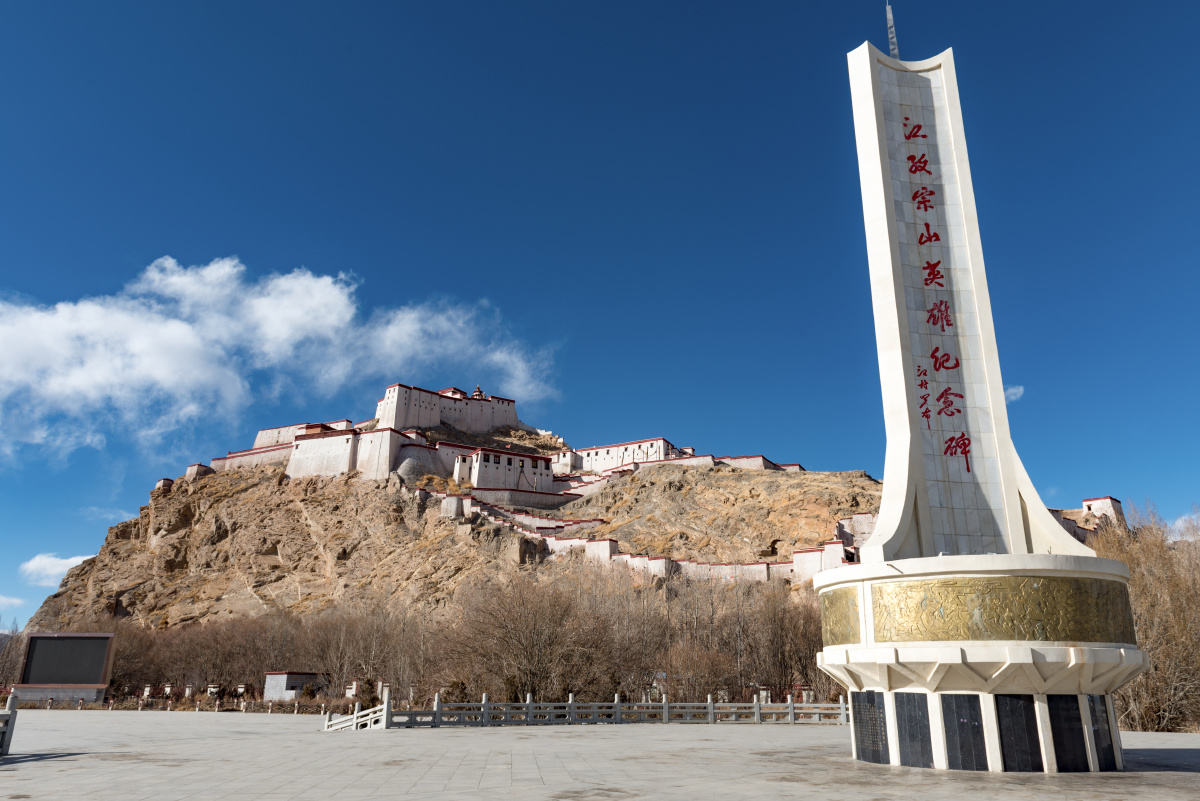 江孜宗山抗英遗址,位于日喀则宗山,是光绪三十年西藏爱国军民抗击英国