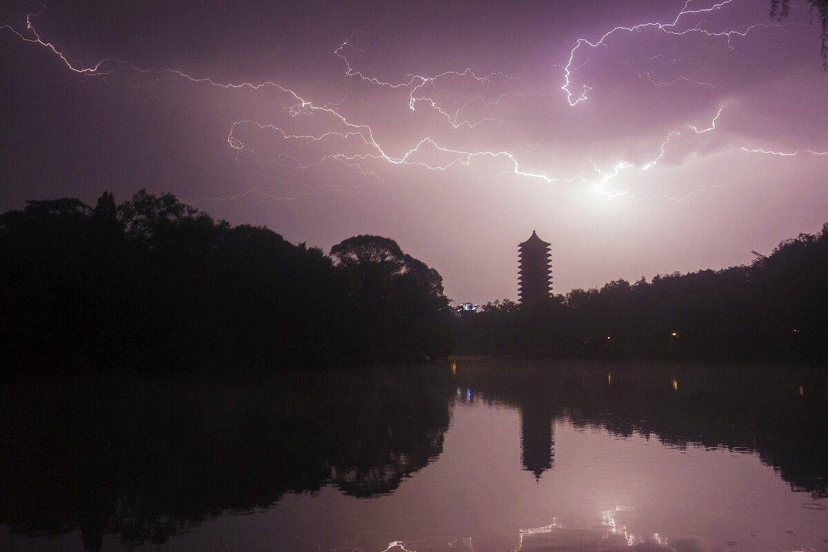 夏雷 雨湖 锁妖塔