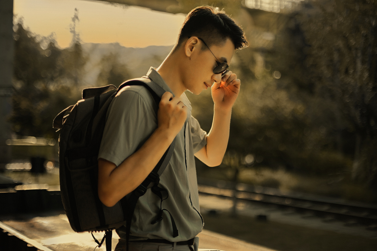 的男人那个男孩已没有仗剑走天涯的梦想现已蜕变成家庭和家人的坚强