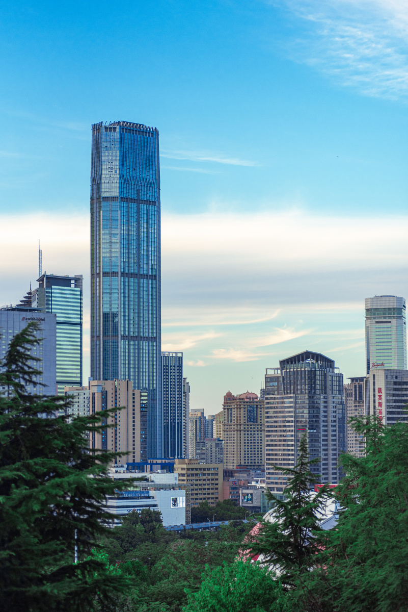 念大学的时候,希望大厦曾是我最喜欢的高楼,十年过去,她已经有些不太