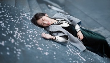 躺在樱花上的梦
