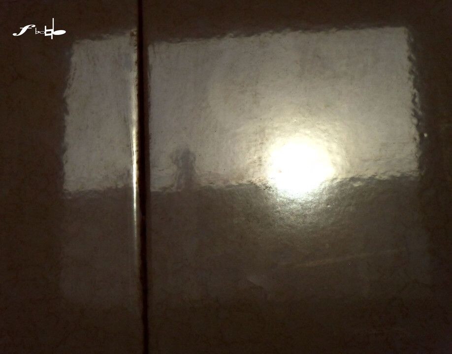 午后阳光<br />
  壁砖上看日出—日落。