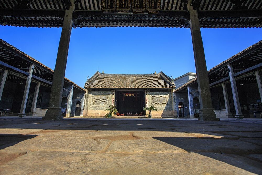 显宗祠位于广州番禺区石楼镇大岭村，始建于时朝嘉靖年间，距今近五百年历史，在清朝乾隆辛酉年（1741年）重修。