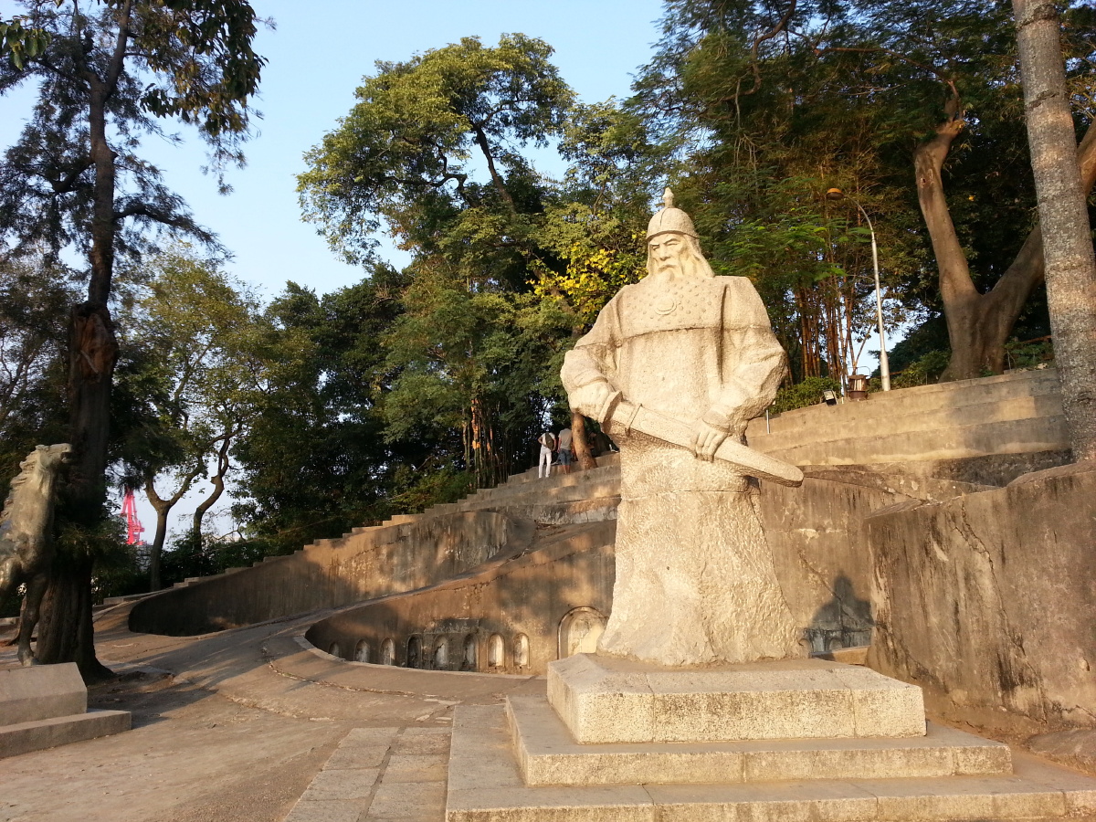 清军守将陈连升全身像及坟墓遗址 - 鹏城光影人 - 图虫