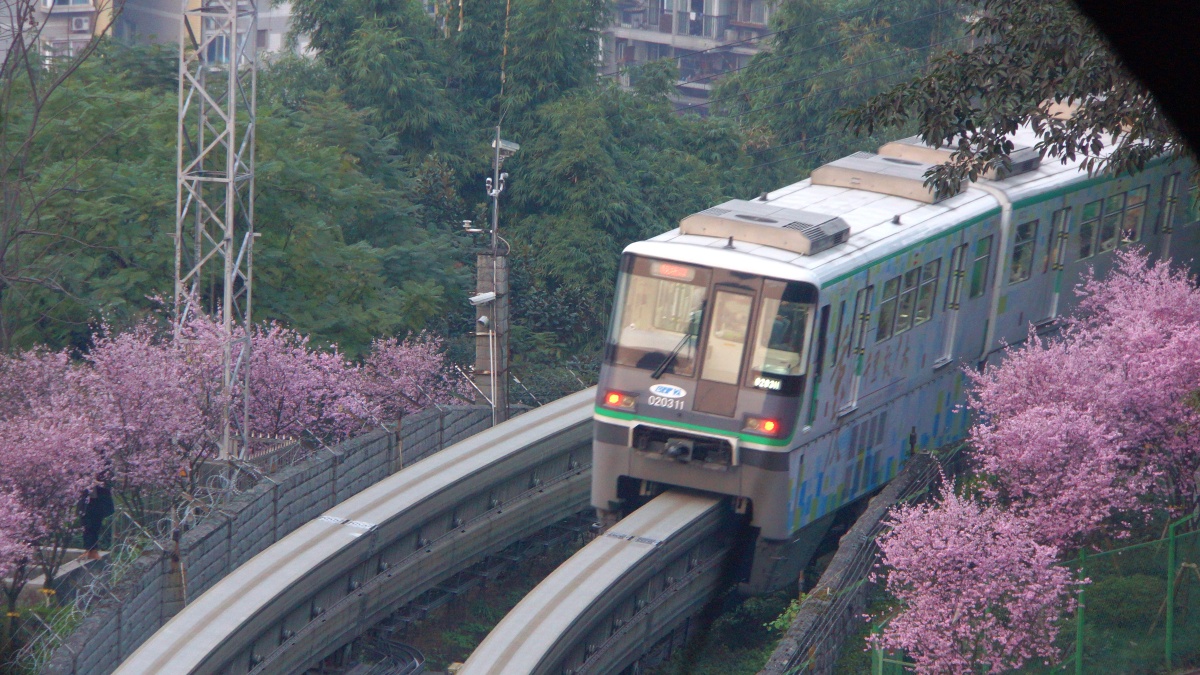 重庆开往春天的地铁