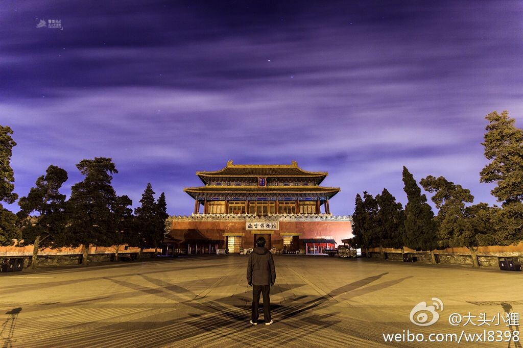 我看着故宫博物院,如此静谧庄严.历史的厚重扑面而来,