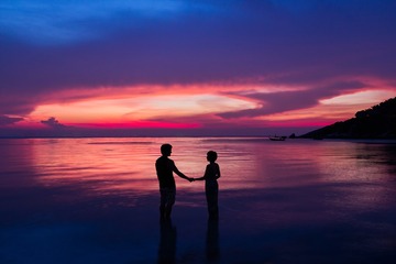 两年前的今天，我们在这里
