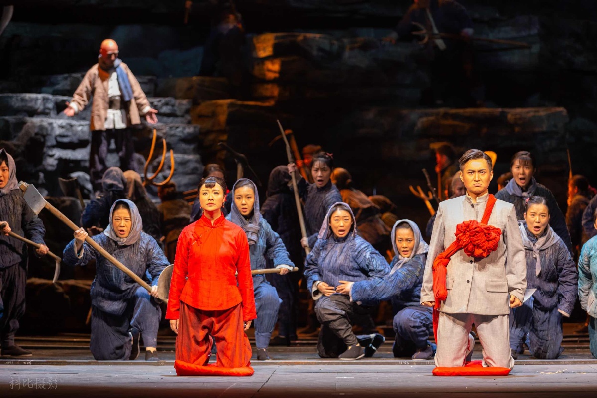 山东省歌舞剧院演出的歌剧《沂蒙山》,主演:王丽达