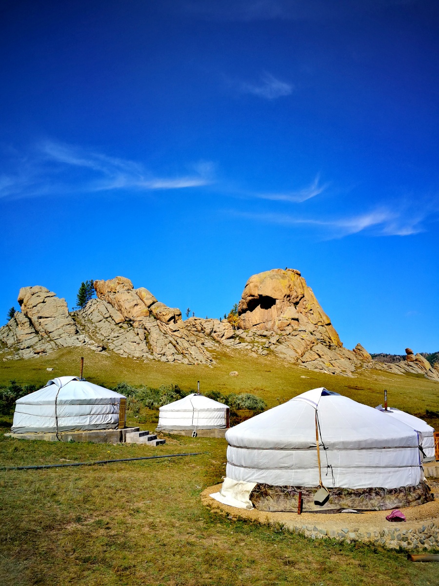 蓝天下的牧居乌兰巴托