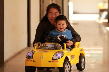 120324第346天，开小车.JPG