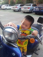 120722第466天，摩托车.jpg