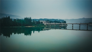 137568