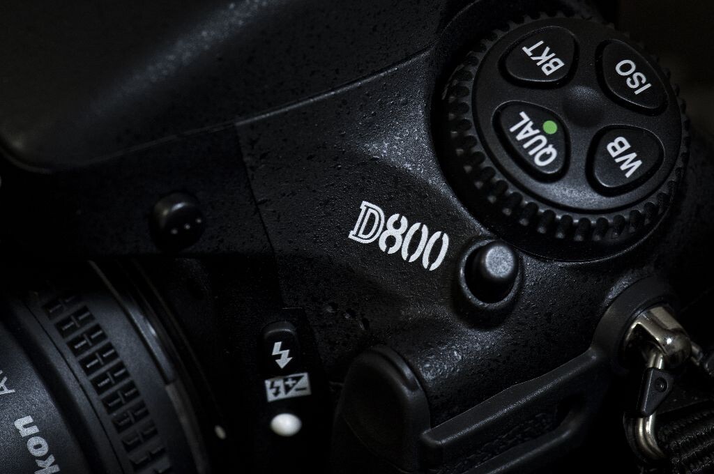 D90拍D800<br />
用了几年D90  换成了D800  是时候计划着给自己的D90 拍一组标准照了  哈哈哈