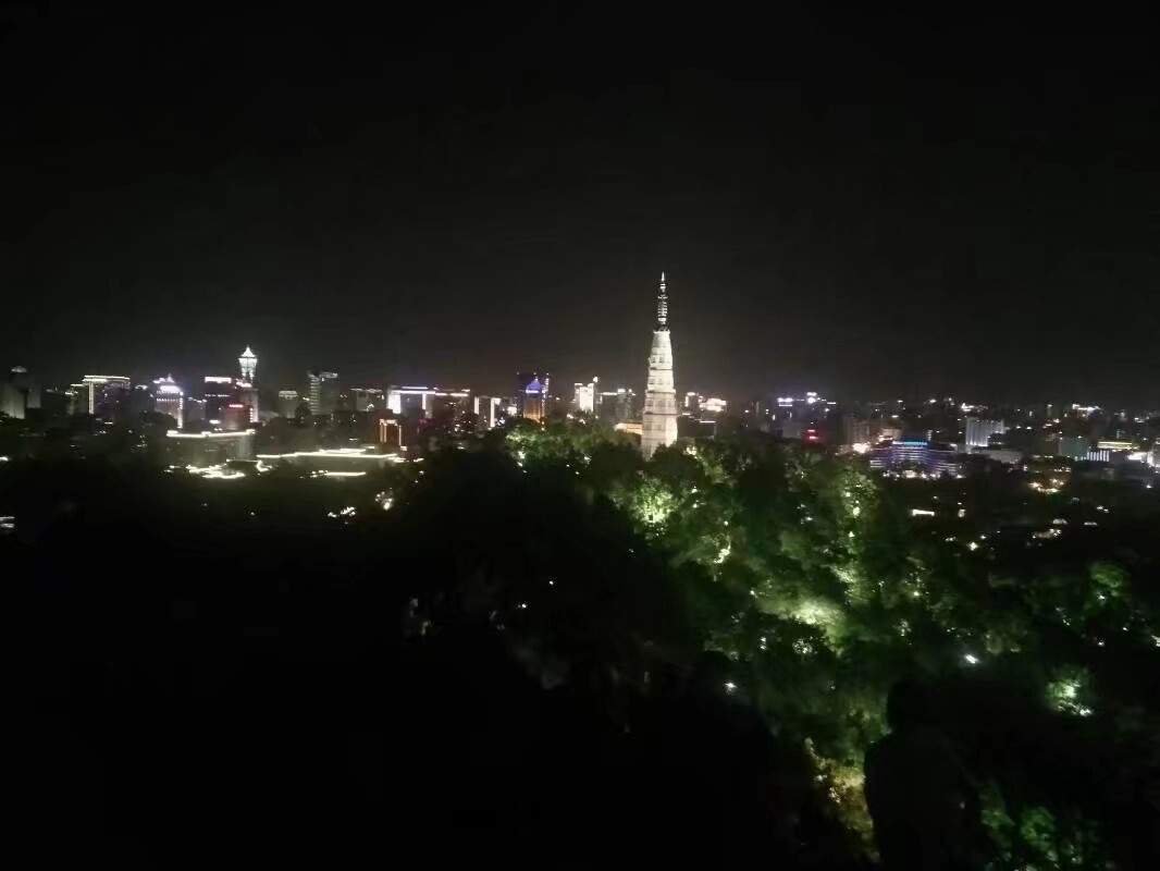 宝石山