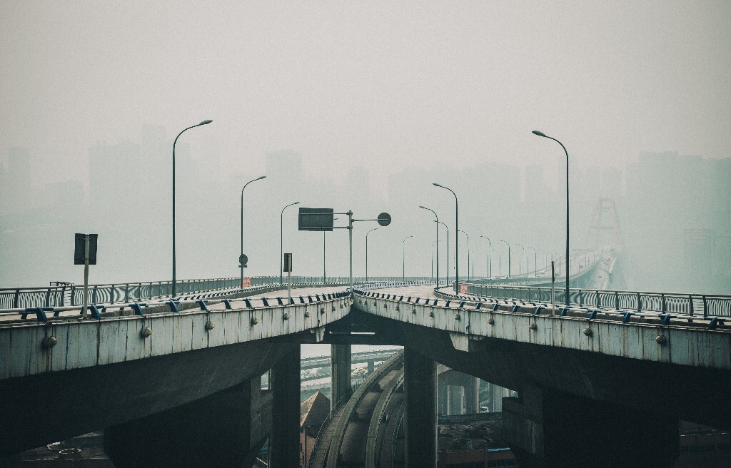 错乱的桥系统