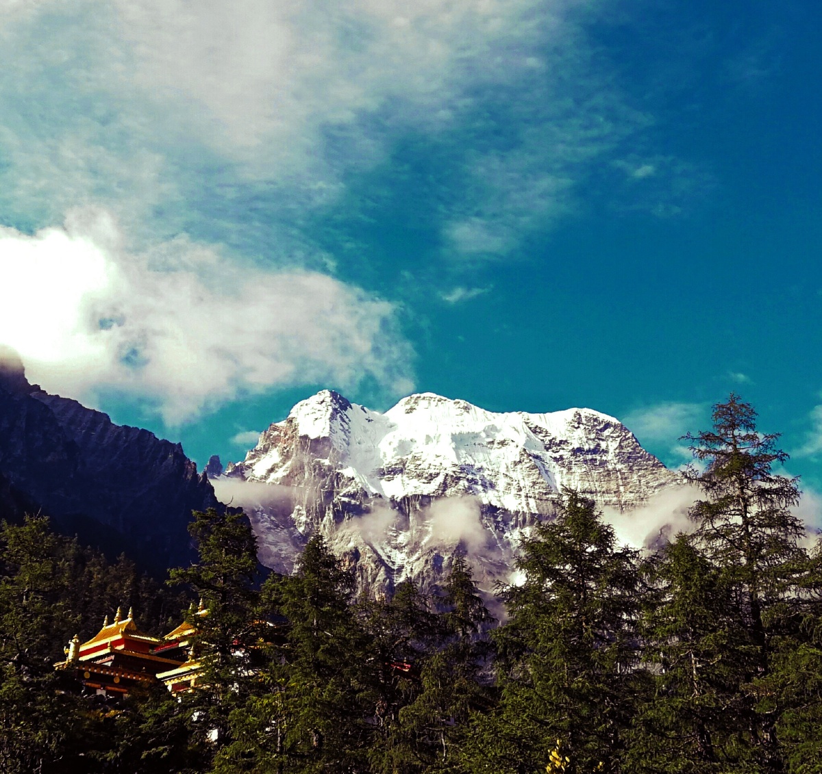 走近雪山稻城仙乃日央迈勇两座雪山