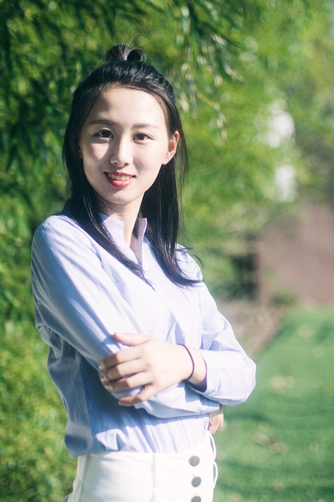 【丸子头 - 祎宁】从大一拍到大三，时间真的很快。记得前段时间还发现备注是“德语系大一学妹”，转眼我也要离开这个学校了。