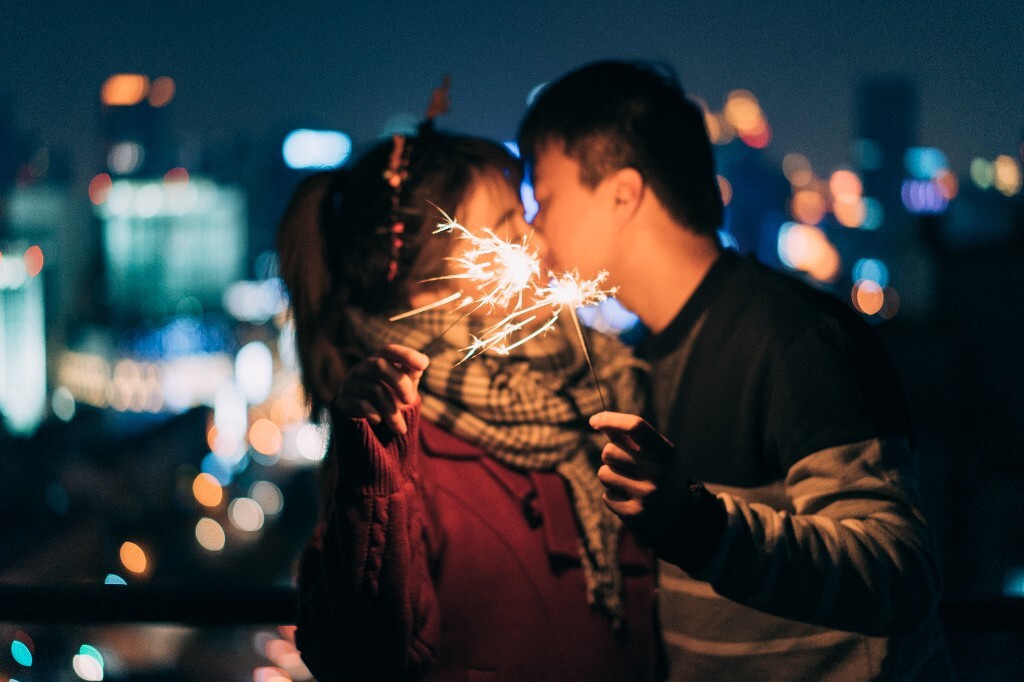 【燃烧的爱情 - zero】本来是给妹子拍客片，然后妹子带了男朋友过来。既来之，则安之。脑子里有这个想法就实现啦，我有一万种方法挡kiss系列。