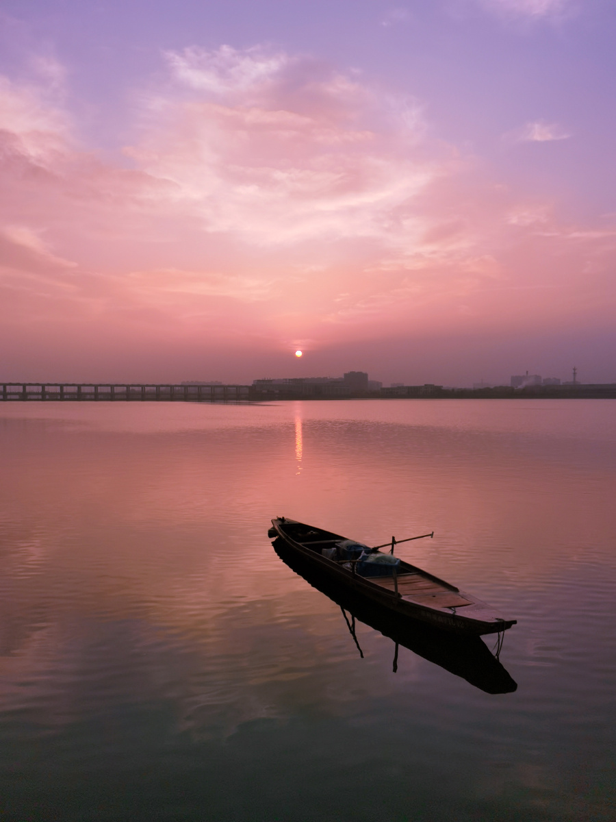 清晨的湖面清晨老家的湖面