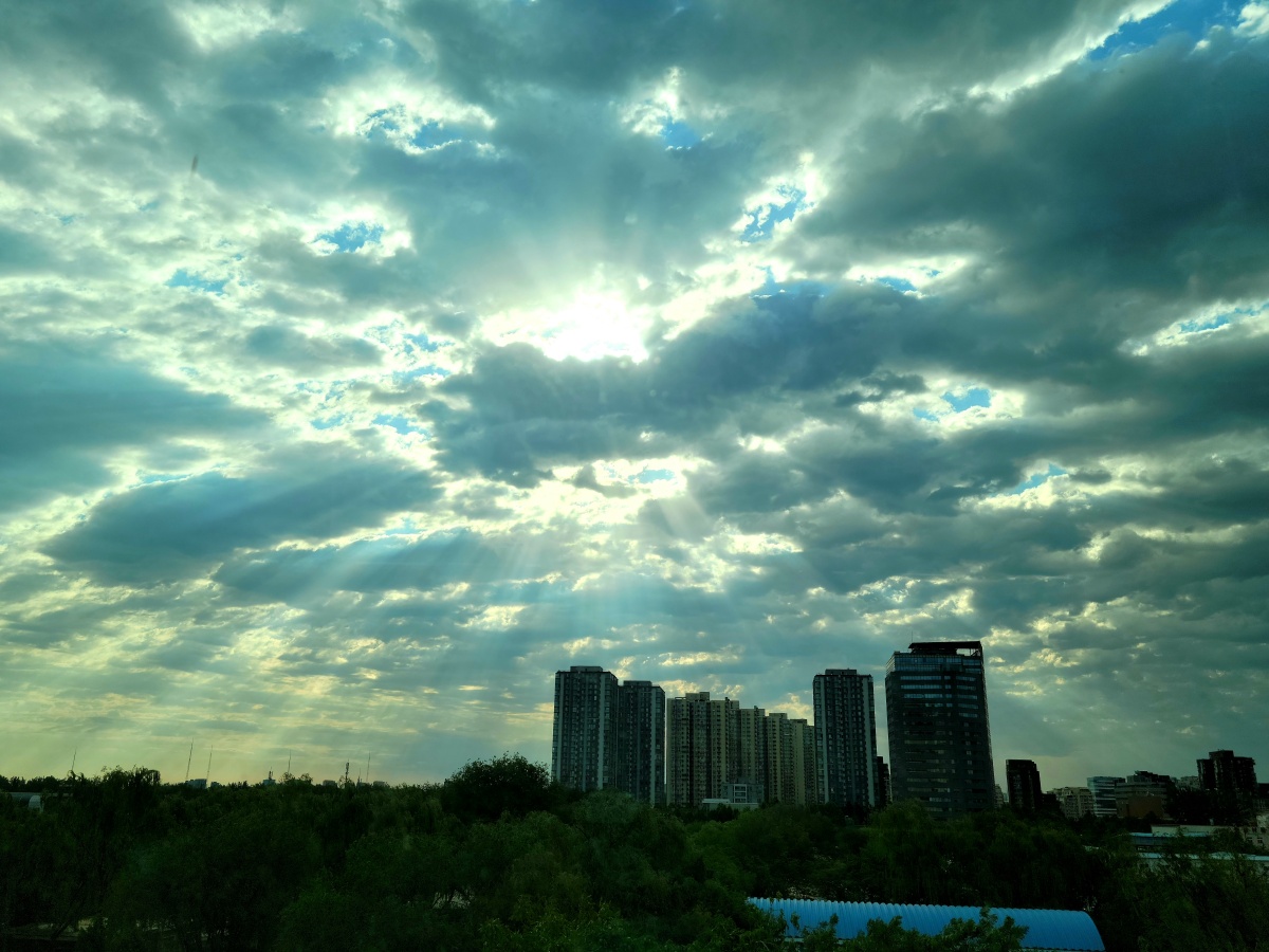 城市的破晓手机拍无修版