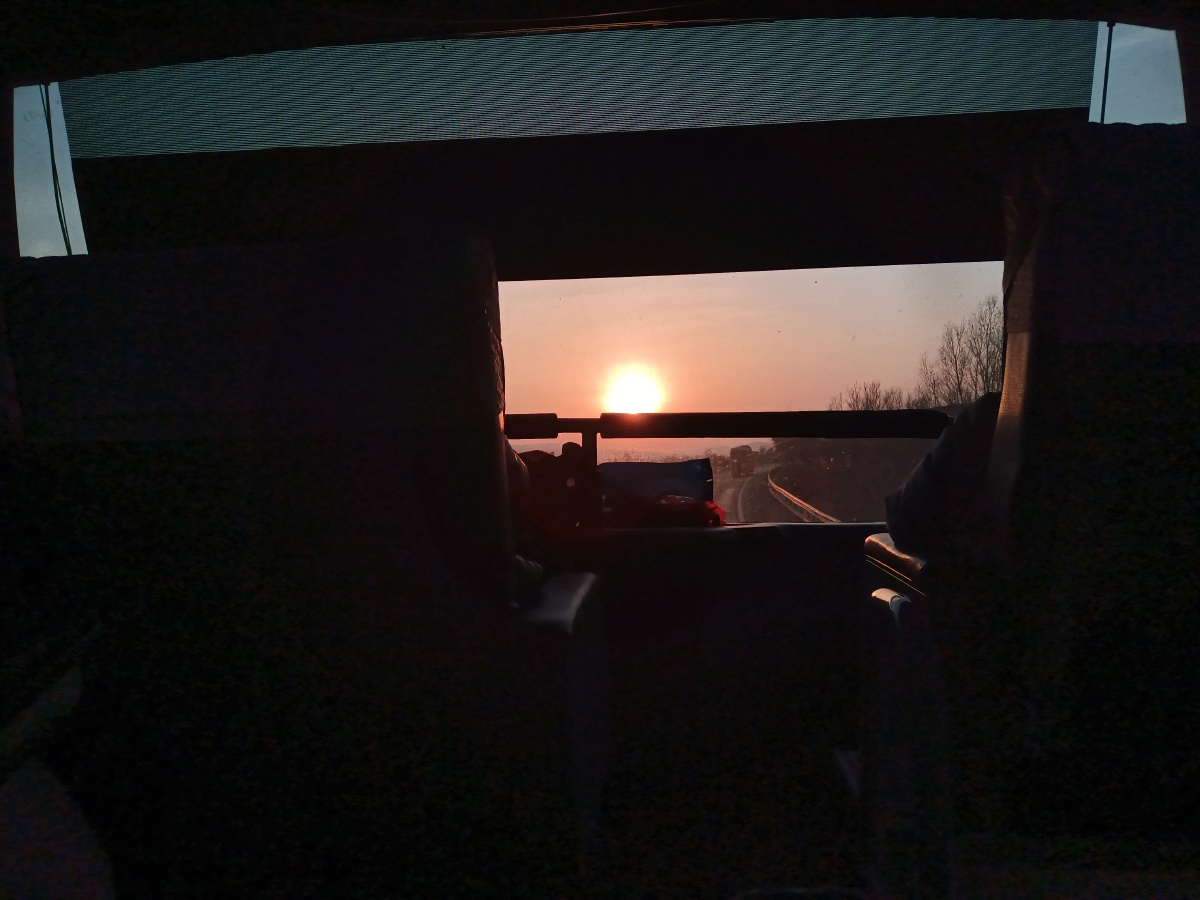 车窗落日
