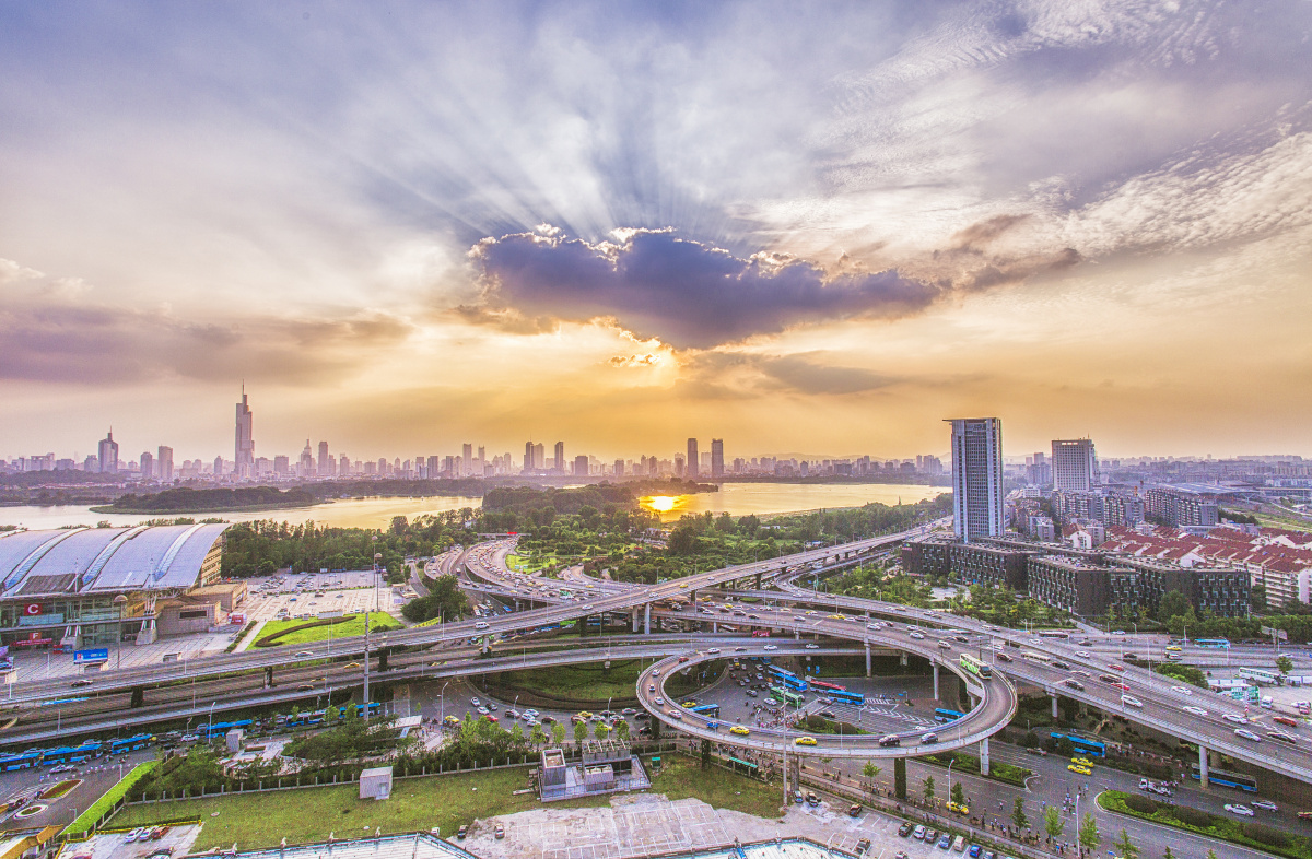 第一次上的高楼视角，也是离宿舍最近的视角，这也应该是第三次上去研究生大楼了，天气好就该多走走。。。