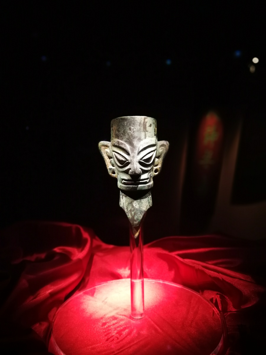 三星堆青铜人面像