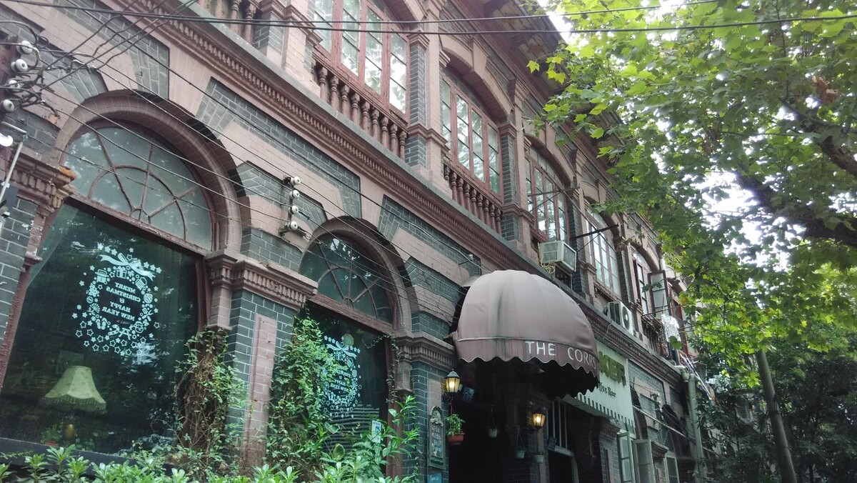 陌生城、陌生巷。