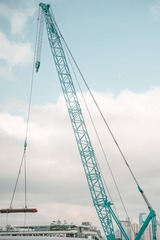 569087