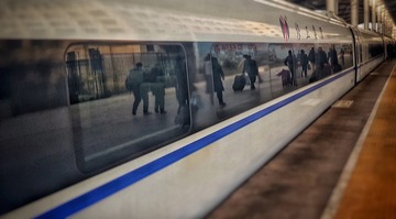 825749