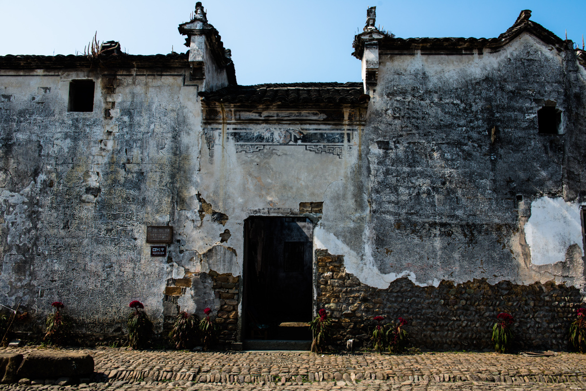 老墙是古镇的面孔