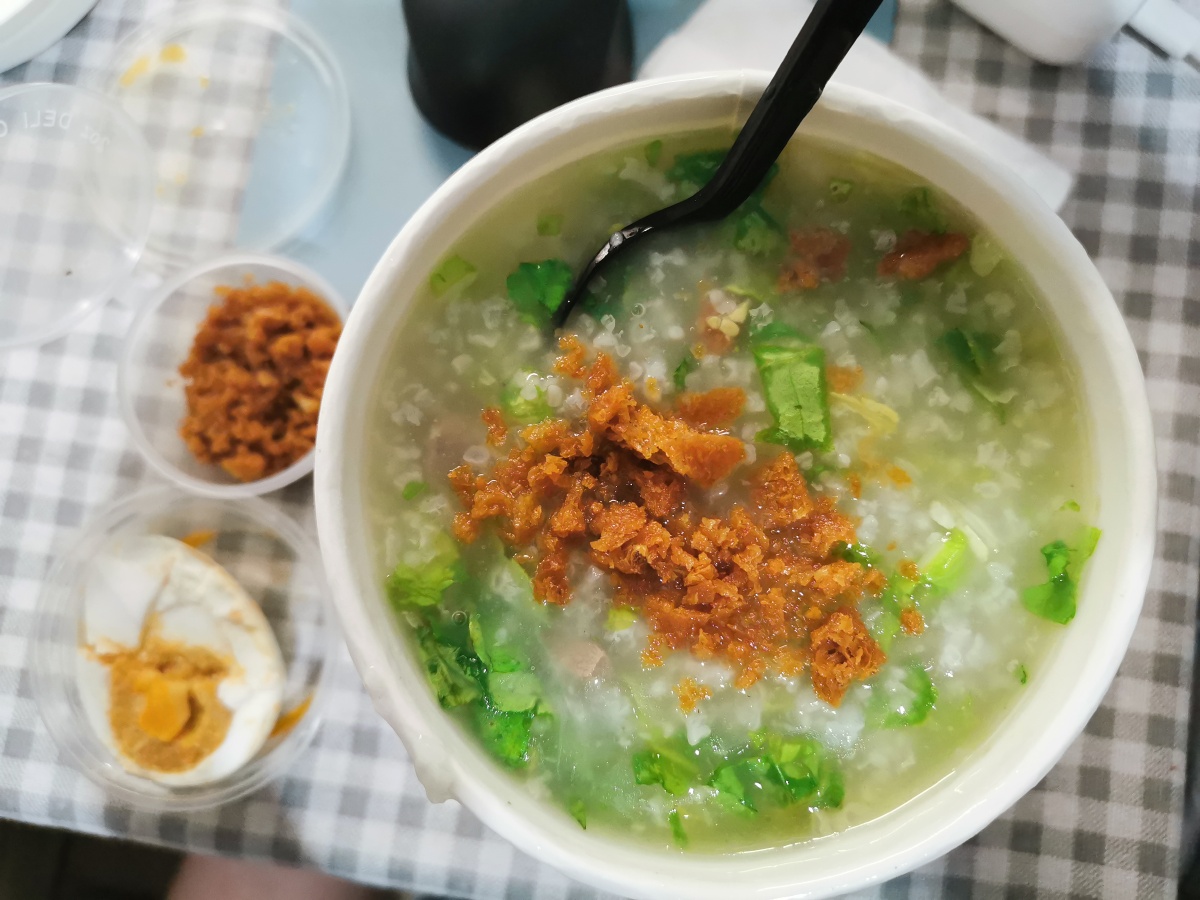 深夜的菜粥最抚人心