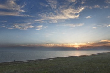 青海湖畔的日出